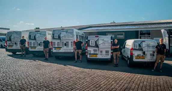 Energitømreren står klar til levering af nye vinduer